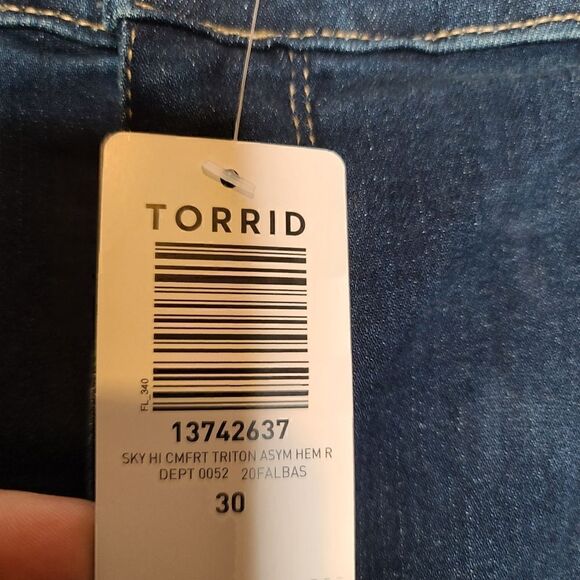 30W Torrid Sky High Skinny Jean Dark Wash Premium Comfort Step Hem Stretch Waist - Picture 6 of 12